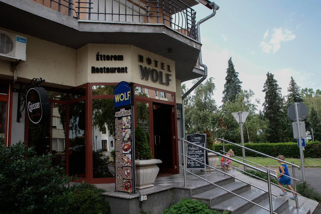 Wolf Hotel Sárvár Buitenkant foto